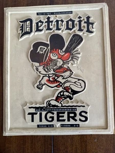 Vintage Detroit Tigers plastic 3D sign 1960-1970’s Rare Baseball Mascot Paws MLB - Picture 1 of 8
