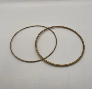 2 Bangle Round Bracelets Womens Jewelry Pre Owned Pair 8.25" - Picture 1 of 5