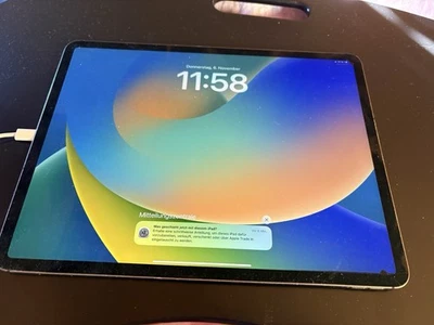 Apple iPad Pro 3. Gen 256GB, Wi-Fi + 4G (Ohne Simlock), 12,9 Zoll - Space Grau - Bild 1 von 3