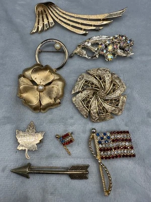 Vintage Brooch Lot Gold Tone Silver Tone Patriotic - Image 1 of 4