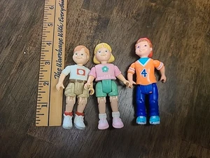 Vintage Fisher Price liebevolle Familie Puppenhaus Figuren Kinder Bruder Schwester 1998 - Bild 1 von 2