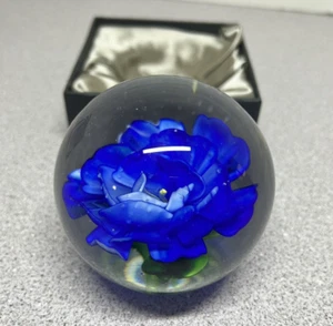 NEW IN BOX Dynasty Gallery Floral 4" Hand Blown Glass Paperweight #8607 (E-1) - Picture 1 of 13