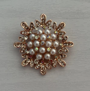 Lovely New Faux Pearl and Rhinestone Snowflake Rose Gold-tone Brooch Pin S-29 - Picture 1 of 2