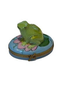 Limoges Trinket Box Peint Main France Porcelain RARE Green Toad Frog Flower Fly - Picture 1 of 10