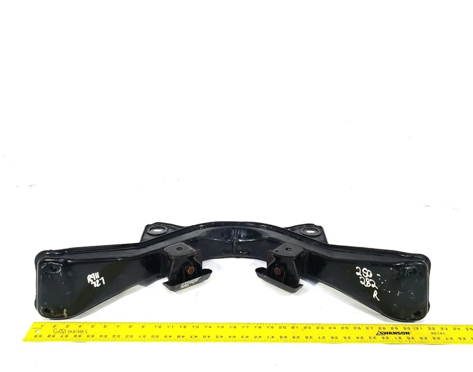 Cuadro trasero Crossmember usado se adapta a: Chrysler Conquest 1987 suspensión trasera delantera Foto 1 de 4