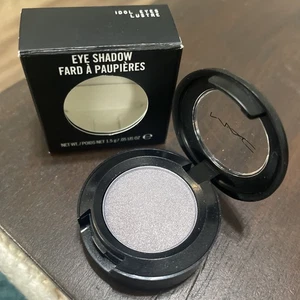 MAC eyeshadow *Idol Eyes* Lustre Single BNIB FULL SIZE AUTHENTIC - Free Ship - Picture 1 of 2