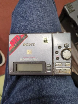 SONY WALKMAN MZ-R3 Portable MiniDisc Recorder Player Mini Disc. - Image 1 of 4