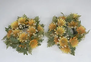 "Juego de 2 anillos de flores de vela de pilar redondo de plástico vintage de 6"" margaritas amarillas" - Imagen 1 de 9