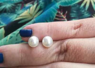 ORECCHINI DI PERLE BIANCHE A BOTTONE 7-8MM ORECCHINI ARGENTO PERLA D'ACQUA DOLCE - Immagine 1 di 4