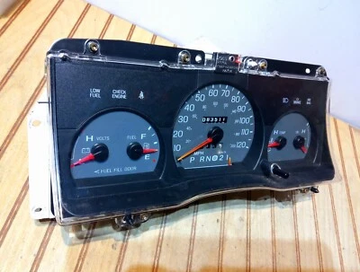 Mercury Grand Marquis 1998-2002 solo cuadro de instrumentos, 083.511 mil, fabricante de equipos originales Foto 1 de 4