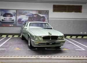 1/32 Jaguar XJ6 car model - Picture 1 of 4