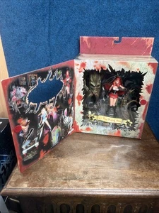 Mezco Scary Tales Rotkäppchen - Bild 1 von 8
