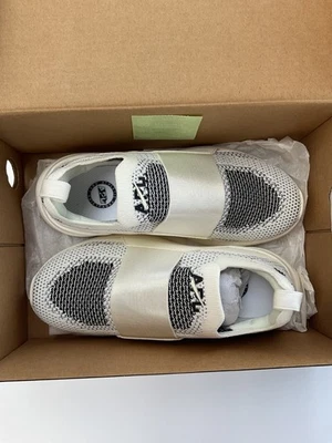 Zapatos APL, talla 1 color marfil/negro, nuevos. Niños y niñas Foto 1 de 4