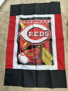 Vintage MLB Cincinnati Reds Banner Flag Sign 42" X 28" Baseball Wincraft 1999 - Picture 1 of 3