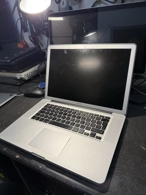 MACBOOK PRO I5 A1286 15"  8GB  2011 SILVER Come ricambi - Immagine 1 di 4