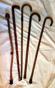 Menge 5 Vintage Stöcke/Spazierstöcke -- geschnitzter bemalter Wirbel, Wurzelholzknopf und mehr - Bild 1 von 12