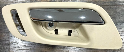 Manija de puerta interior cromada beige Cadillac Escalade 2007-08 conductor delantero nuevo OEM Foto 1 de 3