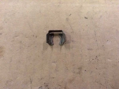 04 2004 CHRYSLER PACIFICA FUEL INJECTOR RETAINER CLIP - Image 1 of 4