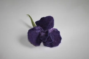 Brooch "Iris flower" (felt wool) / wool / brooch pin / Handmade - Picture 1 of 6