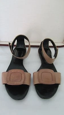 Sandalias planas ROGER VIVIER beige de cuero con hebilla y chips talla 39,5 (9,5-10) Foto 1 de 4