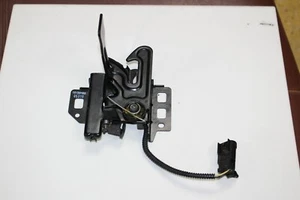 GM OEM Hood-Latch Lock Release 20763454 - Imagen 1 de 3
