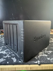 Synology DiskStation DS423+ 4 baies (sans disque) (PAS DE CÂBLE D'ALIMENTATION) - Photo 1/3