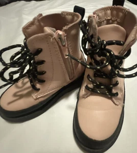 Carter's Mädchen Kleinkind Größe 6 Stiefel pink & schwarz seitlicher Reißverschluss J8 - Bild 1 von 6