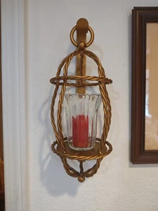 Aplique de pared jaula de metal retorcido para interiores del hogar tono dorado con globo/votivo y vela - Imagen 1 de 12