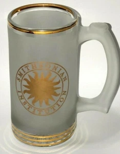 Smithsonian Institution Official Seal Gold Frosted 12oz Becher Stein Glas - Bild 1 von 12
