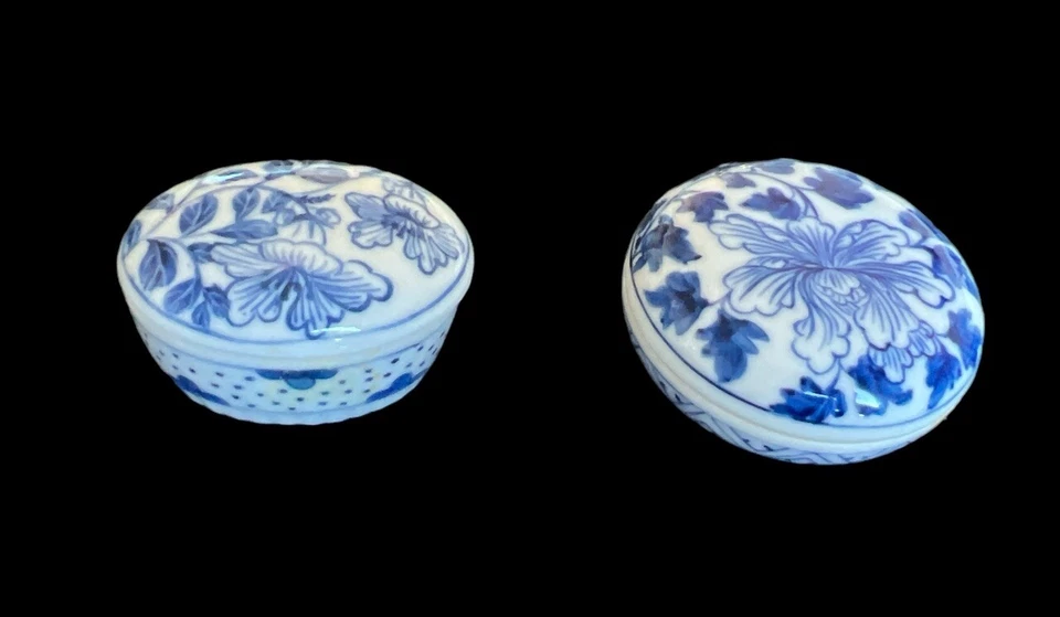 Vintage Chinês Dinastia Qing Azul/Branco Bugigangas/Caixas de Comprimidos com Tampas Conjunto de 2 - Imagem 1 de 4