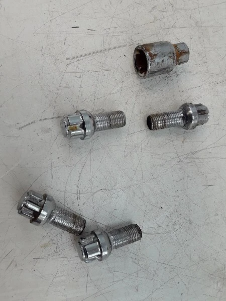 SET BLOCCAGGIO RUOTA Audi A3 Limousine (8VS/8VM) 2015 - Immagine 1 di 1