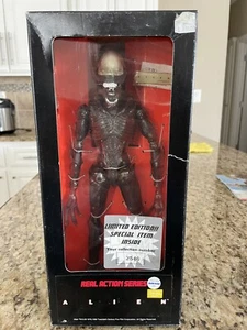 Medicom Toy alien limited edition Made in Japan - Picture 1 of 6