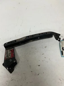 2004 HONDA CR-V EX SDN RIGHT FRONT HEADLIGHT BRACKET ++ - Picture 1 of 9