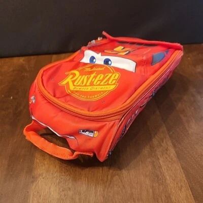 Lancheira Disney Cars Lightning McQueen caixa isolada acende faróis piscando - Imagem 1 de 4