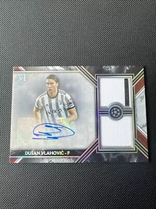 Dusan Vlahovic Auto /299 Topps Museum Patch Noszona karta Juventus Włochy Noszona meczowo - Zdjęcie 1 z 3