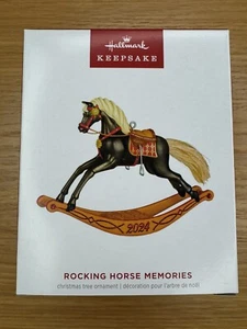 Hallmark 2024 "Schaukelpferd Erinnerungen" Ornament Neu im Karton 5. in Serie - Bild 1 von 3