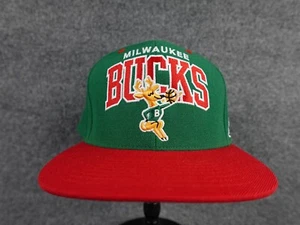 Gorra Milwaukee Bucks Snapback NBA Mitchell Ness Gorra Madera Dura Verde Rojo Logo Retro - Imagen 1 de 8