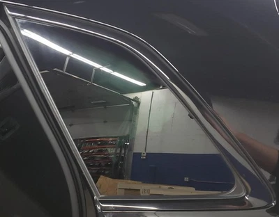 18 19 20 21 22 23 24 25 AUDI SQ5 SUV, Left Quarter Window Glass, SUV, Stationary - Image 1 of 4