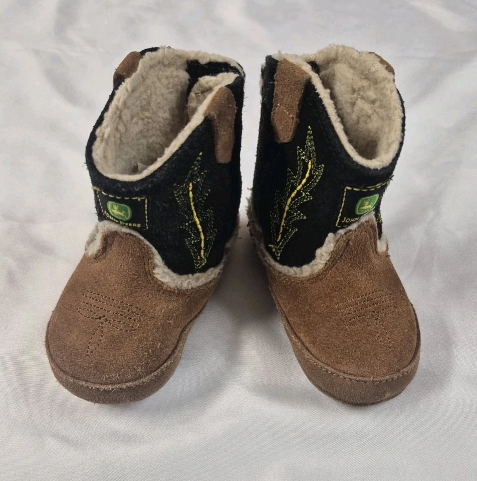 Botas de cuero de gamuza para bebé/niño pequeño John Deere Poppers talla 3 negro/forro de piel bronceada Foto 1 de 4