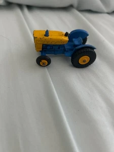 Vintage Matchbox Series No 39 Ford Tractor Lesney England Blue Yellow near mint - Picture 1 of 9