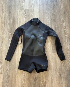 ADELIO 2/2 SUP GOLF SKATE SURF LONGBOARD WOMANS SPRING SUIT SIZE 6 ROXY STICKER - Picture 1 of 8