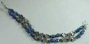 Pulsera de cristal azul de 2 filas con flores joyería hecha a mano - Imagen 1 de 2