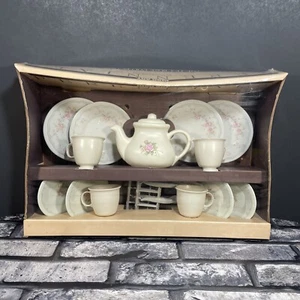Stauden von Pfaltzgraff Spielzeug Geschirr Set The Tea Rose Collection Ohio Art Neu aus altem Lagerbestand USA - Bild 1 von 12