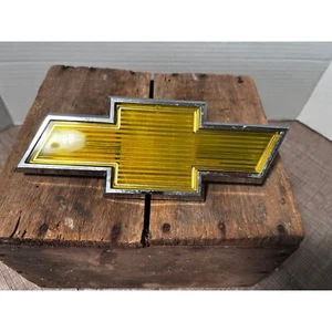 1980 Chevrolet Bowtie Emblem 14007555 gelb chrom Vintage Auto PKW LKW Dekor - Bild 1 von 5