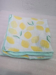 Cloud Island Babydecke Zitronen grün gelb weiß Swaddle Baumwolle Musselin Bommel - Bild 1 von 6
