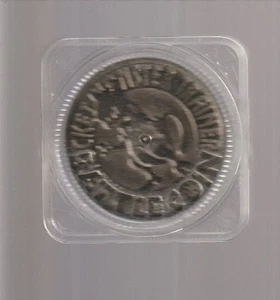 Pokemon Battle Coin Medal Mewtwo Black Ninitendo 1997 BANDAI #241123 - Picture 1 of 2