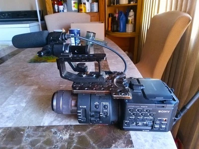 Sony NEX-FS700UK Super 35 4k  Camcorder auto focus lens - Image 1 of 4
