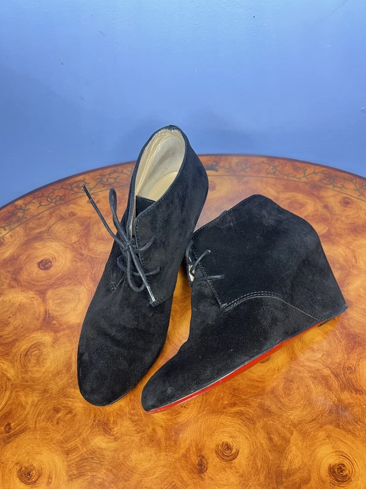 Botas Christian Louboutin COMPACTA camurça preta com cadarço anabela tornozelo 7.5 - Imagem 1 de 4