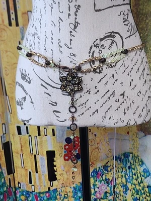 SUSURROS DE TEMPORADA Collar Cinturón Ajustable Floral Cristal Swarovski 38 Pulgadas  Foto 1 de 4