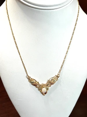 Collar de ópalo estacionario de oro Black Hills de 10 quilates 16,5" 5,5 gramos Foto 1 de 4